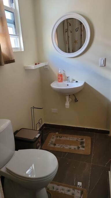 Centrally Located, Private, 1 Bedroom Apartment. Βίλλεμσταντ Εξωτερικό φωτογραφία