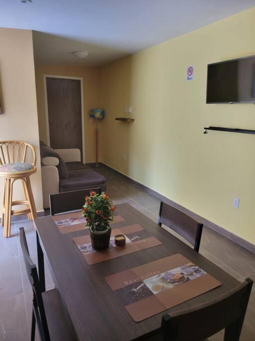 Centrally Located, Private, 1 Bedroom Apartment. Βίλλεμσταντ Εξωτερικό φωτογραφία